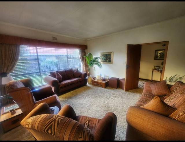 4 BEDROOM HOUSE FOR SALE IN PETERSFIELD
